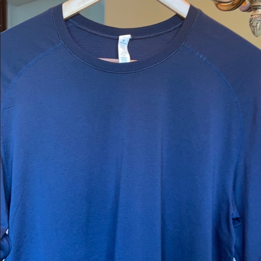 Lululemon size large blue long sleeve shirt